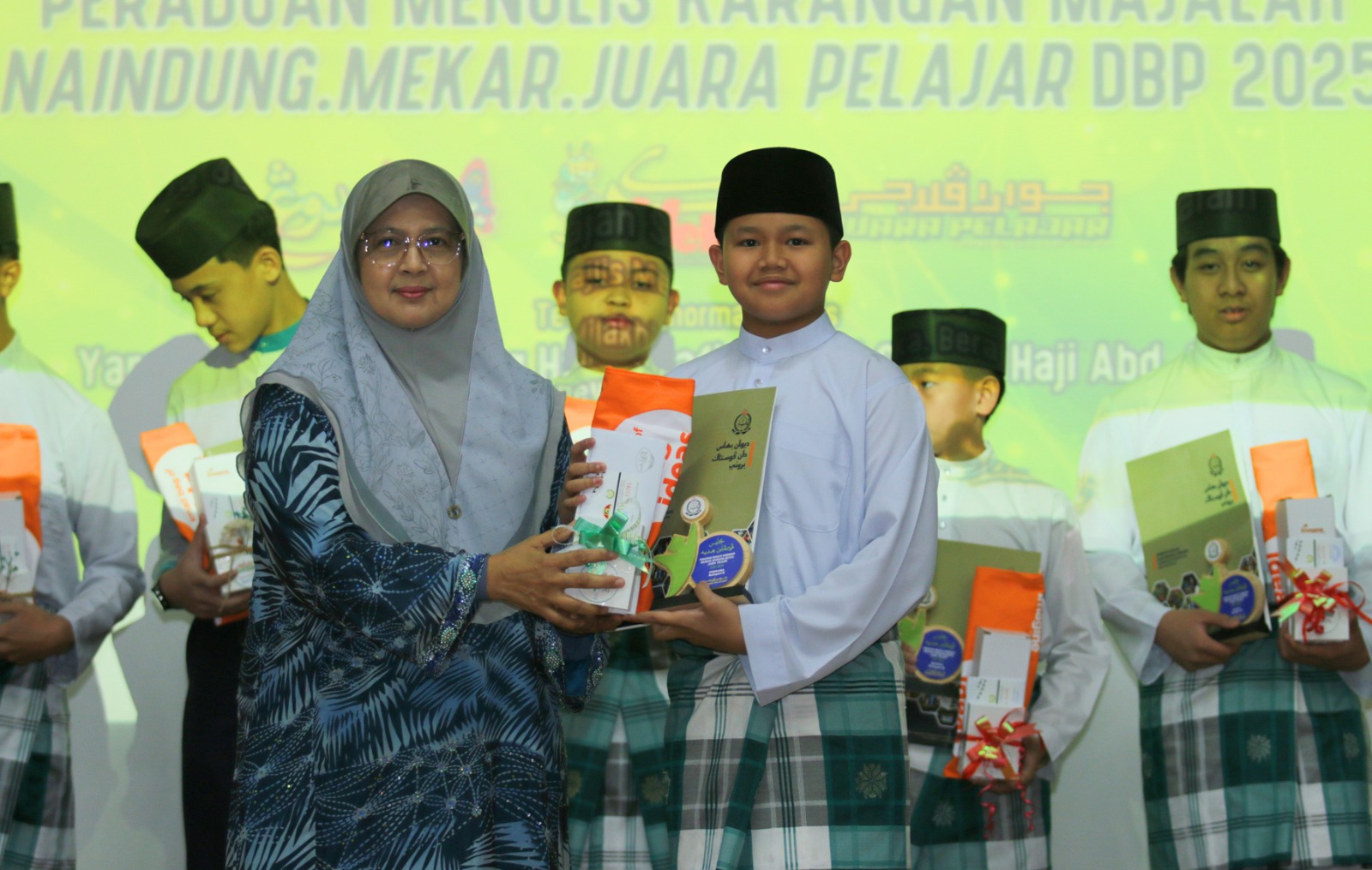 Pertandingan Menulis Karangan Kategori B - Gambar 1