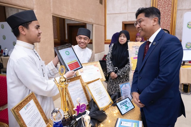 Showcase bersama Mantan Menteri MTIC - Gambar 3